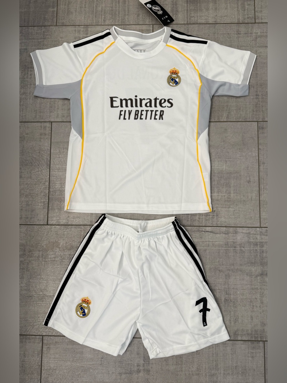 Read Madrid Fly Emirates Ronaldo #7 Soccer Jersey Shorts Set Junior Kids Sz 24
